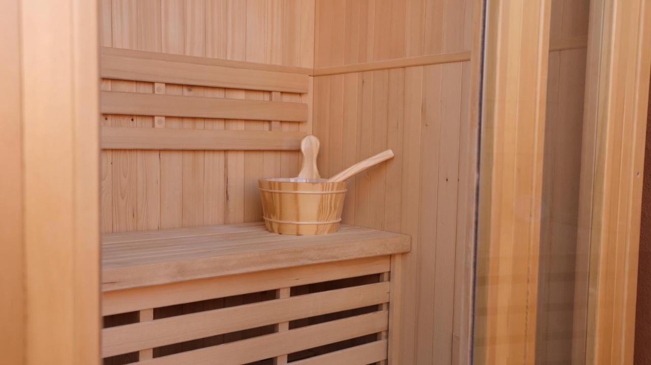 Ennea - Jacuzzi & Luxury Suites (Adults Only) Perpignan Buitenkant foto