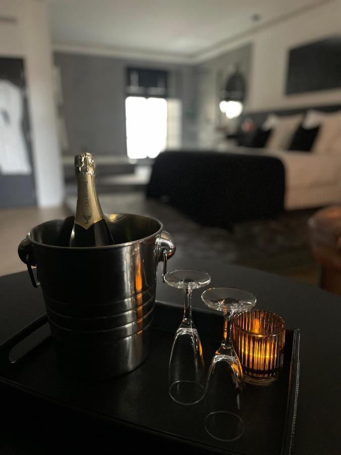 Ennea - Jacuzzi & Luxury Suites (Adults Only) Perpignan Buitenkant foto